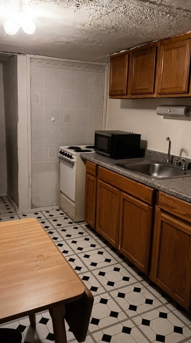820 9th St W Unit 4