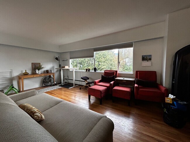 Photo - 357 W 4th St Unit 8