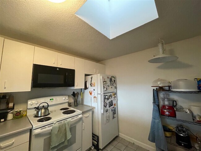 Photo - 175 Beacon St