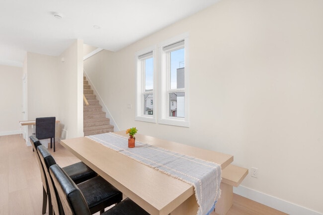 Photo - 6983 204 Street-SI ID1382486P Unité SI ID1382486P