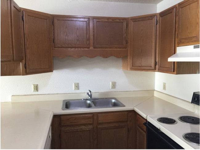 400 Village Dr, Marshall MN - Suite Liv'n - Marshall