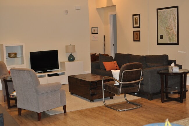 Photo - 154 W Main St Unidad B