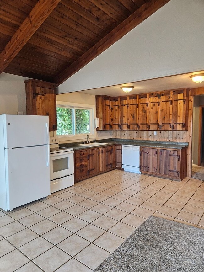 Building Photo - 2 Bedroom House Available in Sunset Beach!