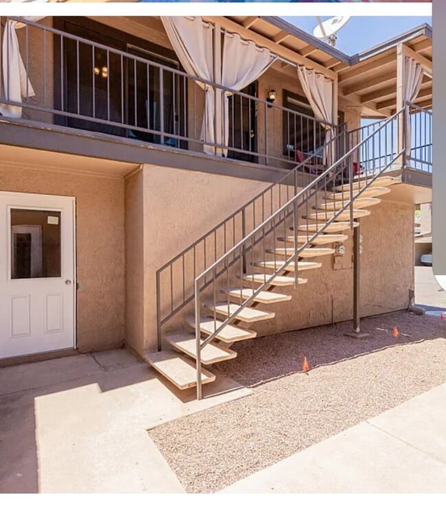 Building Photo - "Charming 2-Bedroom Oasis with 2 Full Baths in the Heart of Scottsdale!"