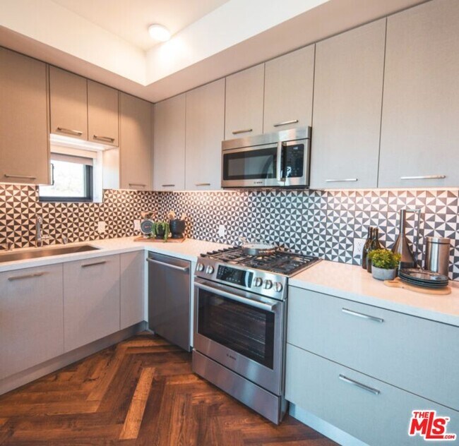 Photo - 1250 N Fairfax Ave Unidad 411