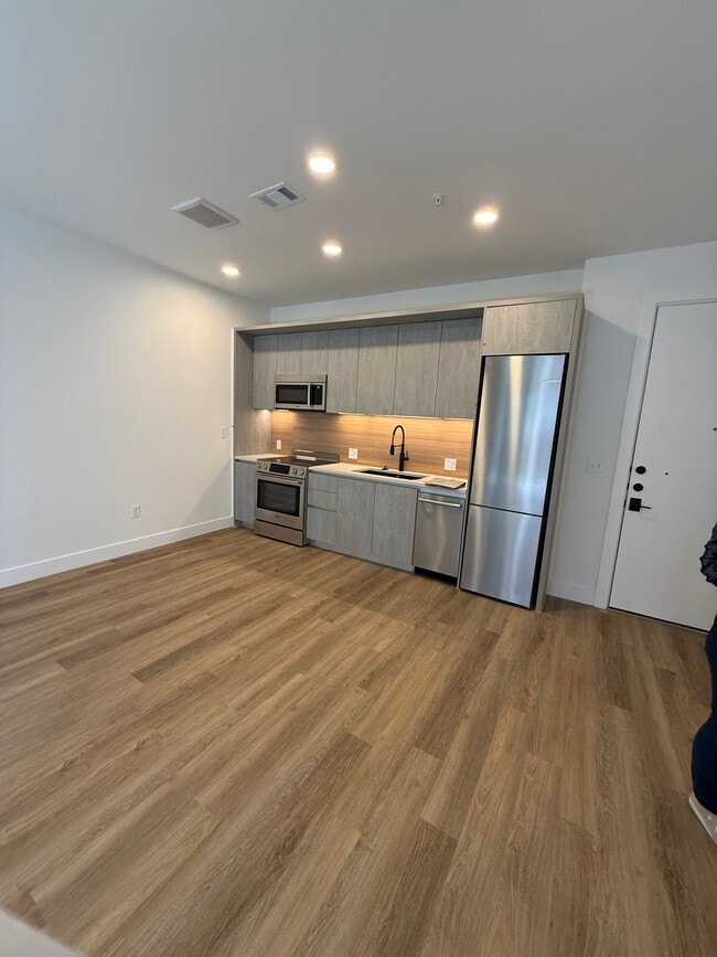 Building Photo - 4315 S Congress Ave Unit 217