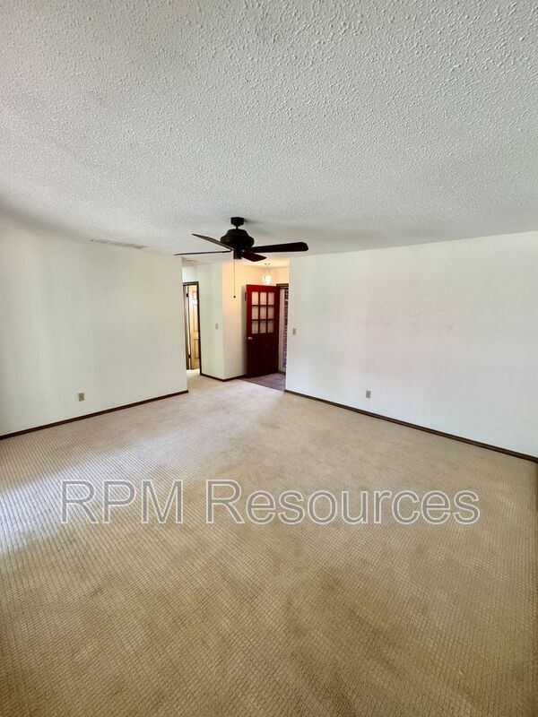 Photo - 405 Walnut Ave
