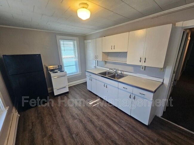 Photo - 2534 Derry St