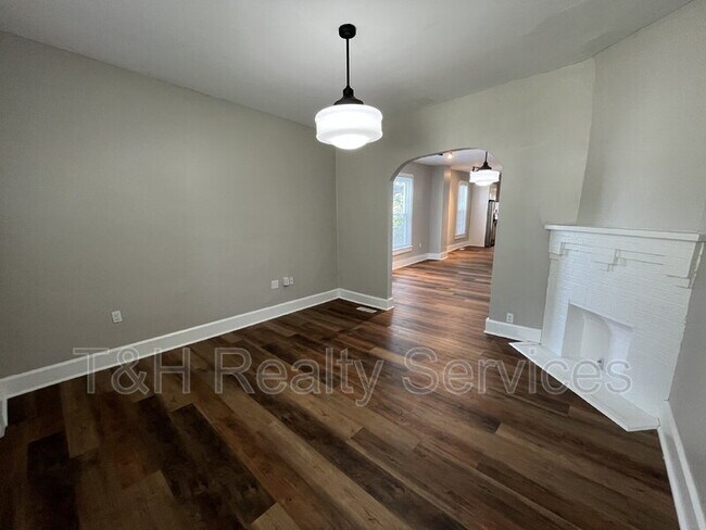 Photo - 1123 Churchman Ave