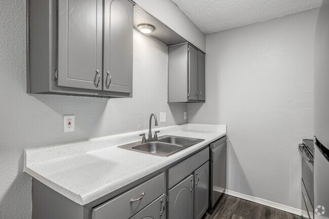 1BR, 1BA - 845SF - Kitchen