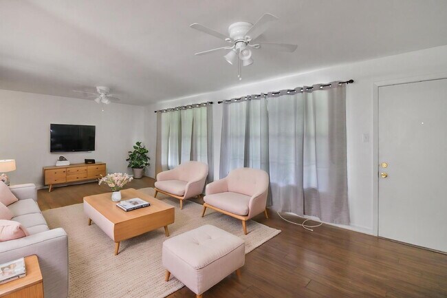 Photo - 609 W Walnut Ave