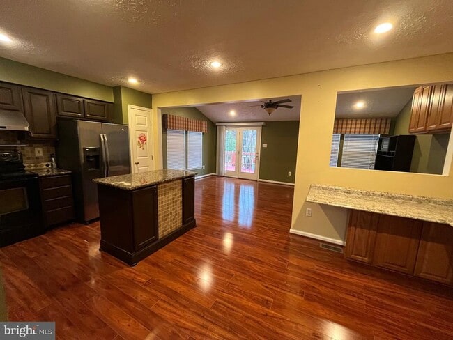 Photo - 283 Point to Point Square