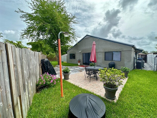 Building Photo - 2410 SW 87th Terrace