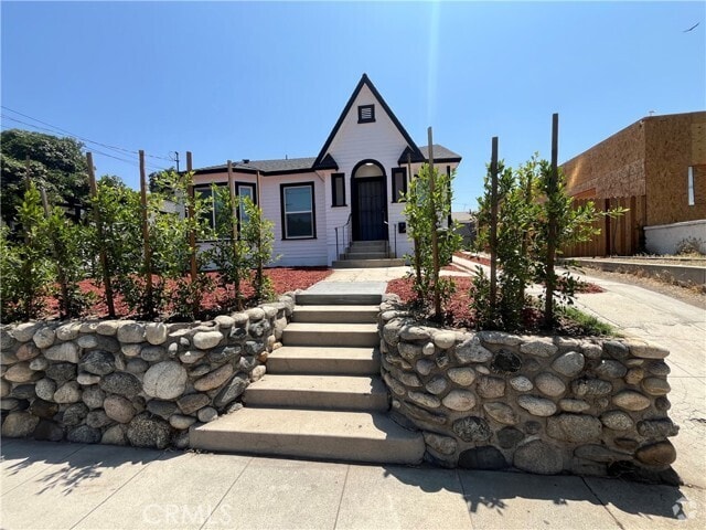 Building Photo - 10322 Plainview Ave Rental