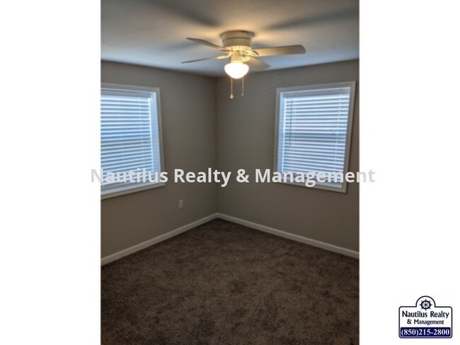 Photo - 5012 Collins St