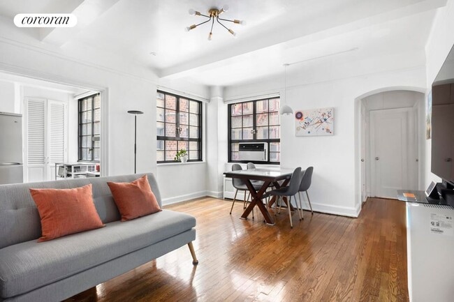 Photo - 211 E 35th St