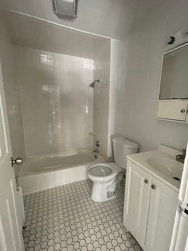 Photo - 255 Glen St Unit Studio