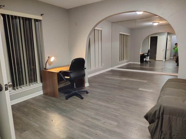 Photo - 6172 Whitman Ave