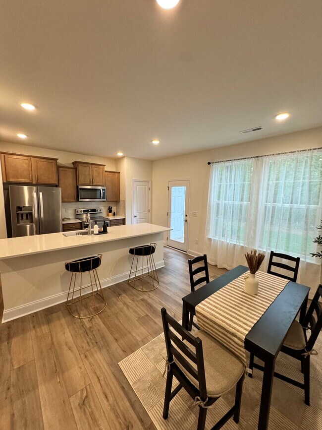 Photo - 327 Church St