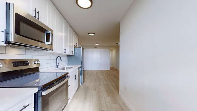 Photo - 675 Martin Grove Rd