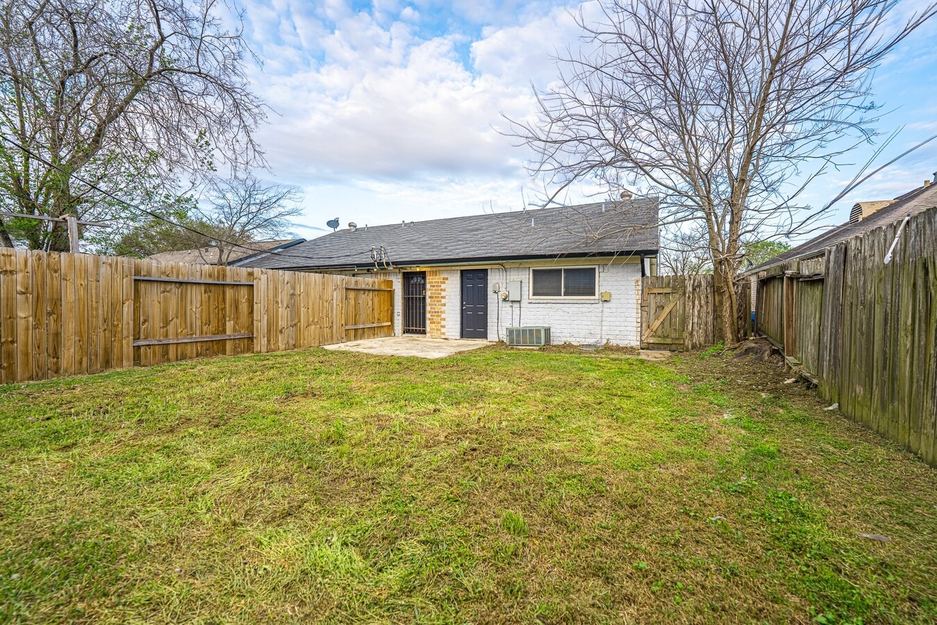 Photo - 8124 Beech Cove Ln