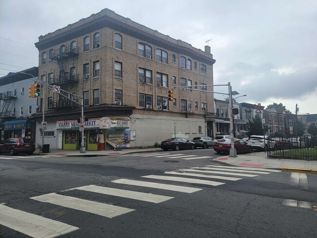 Building Photo - 100 Linden Ave Unit #11