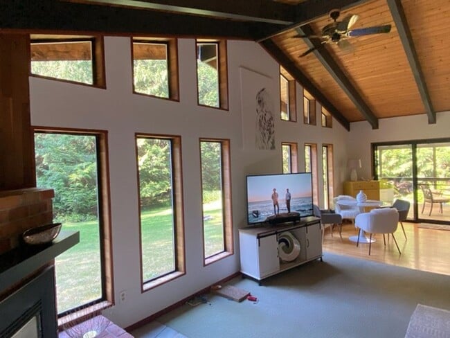 Photo - ** FIRST MONTH FREE**Lovely Home on 5 Acre...