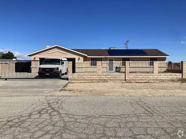 Building Photo - Welcome to this well-maintained 3-bedroom,... Rental