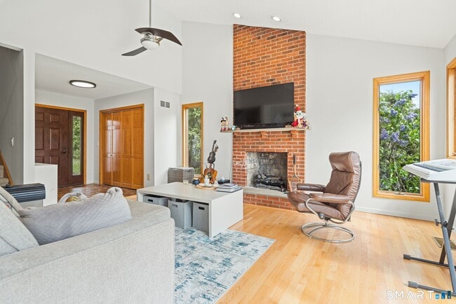 Photo - 39 Brightwood Ln