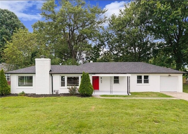 Building Photo - Modern 4 Bedroom Home with Granite Kitchen & Tiled Baths