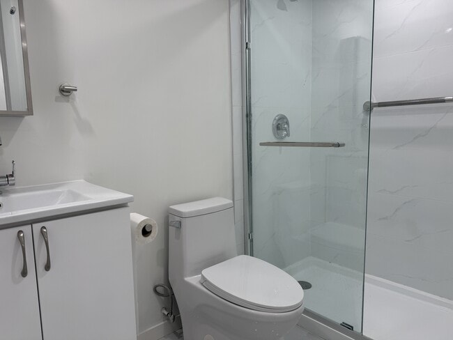 Photo - 15104-1592A 92a Ave