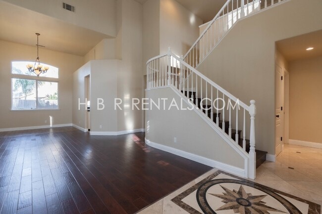 Photo - 422 Meyenberg Ave