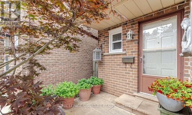 Photo - 4327 Burnaby Ct