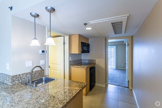 1 BR, 1 BA - 500 SF