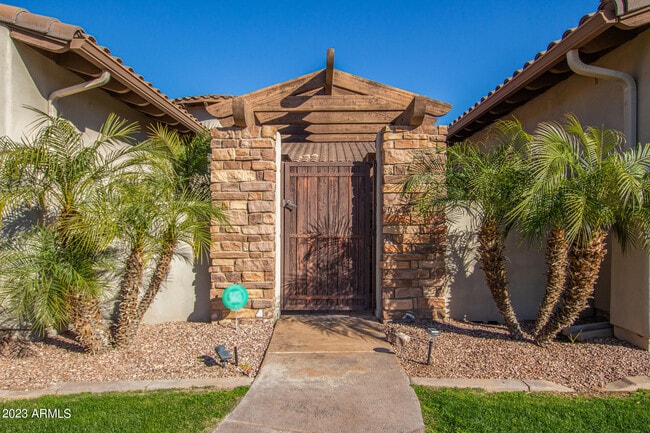 885 W Palo Brea