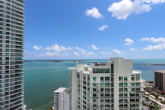 Building Photo - 1300 Brickell Bay Dr Unit 3102 Rental