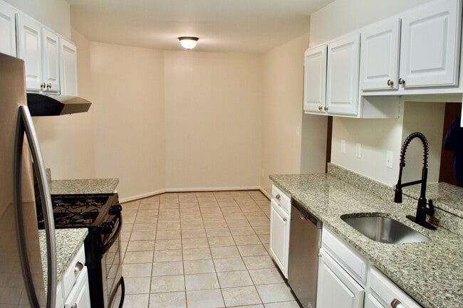 Kitchen and Breakfast Area - 5815 Cove Landing Rd Condo Unit 102