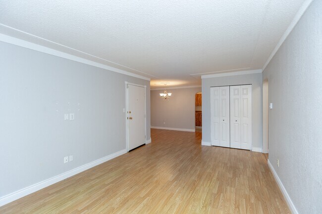 Photo - 322 Village Way