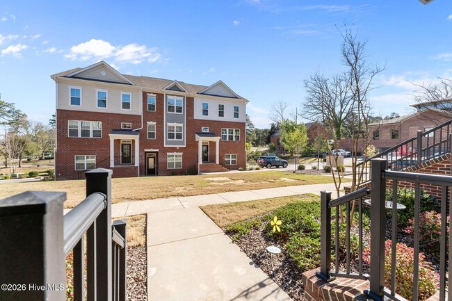 Building Photo - 12 Brownstone Ln