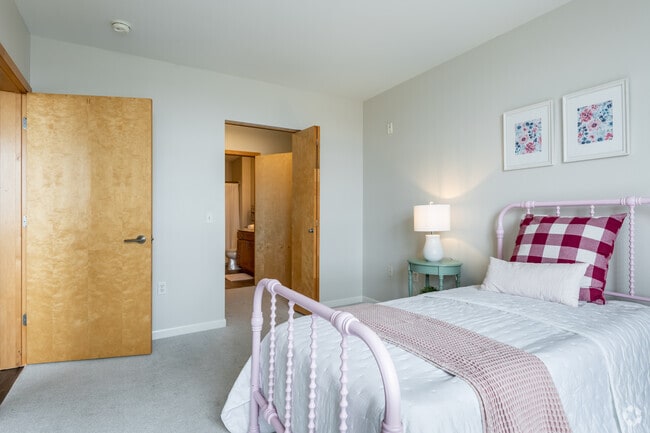 2BR, 2BA - 1,150SF