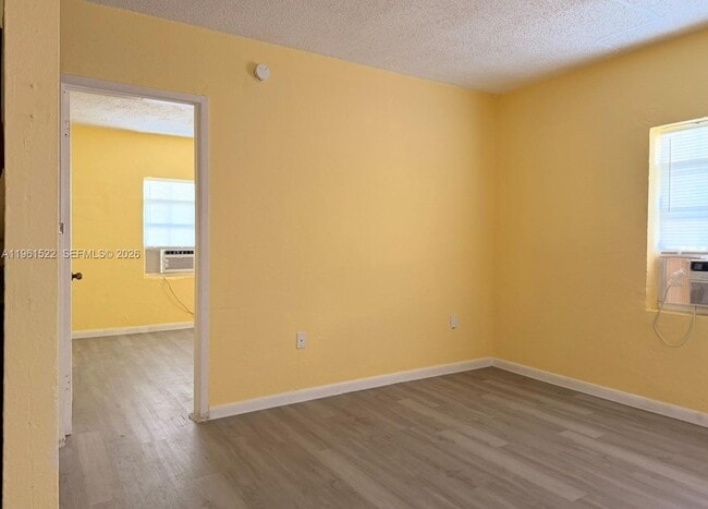 Photo - 3615 Thomas Ave Unidad 3