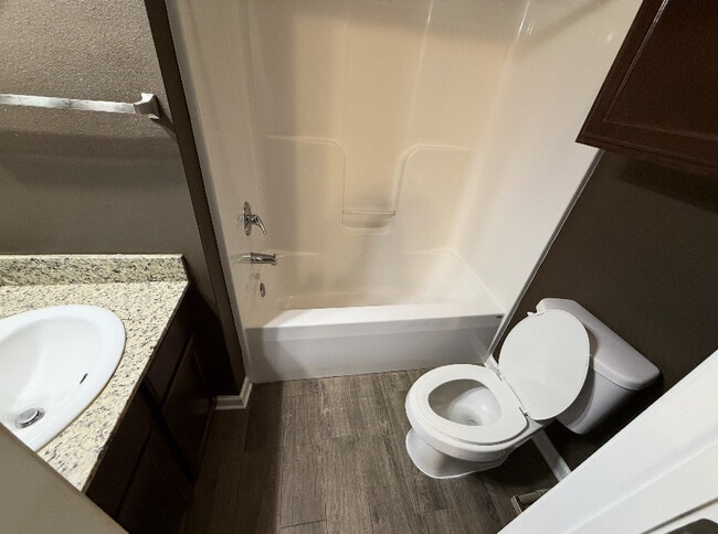 Photo - 5280 Peerless St