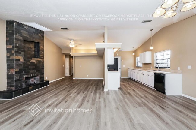 Photo - 327 80th Ave NE