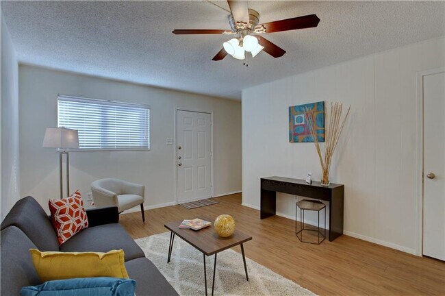Photo - 816 W N Loop Blvd Unit 106