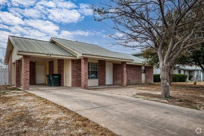 Building Photo - 718 Sage Dr Rental