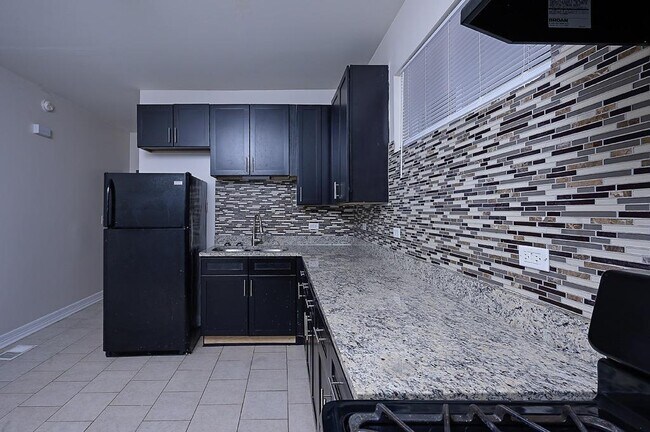 Photo - 8008 S Escanaba Ave Unidad 1