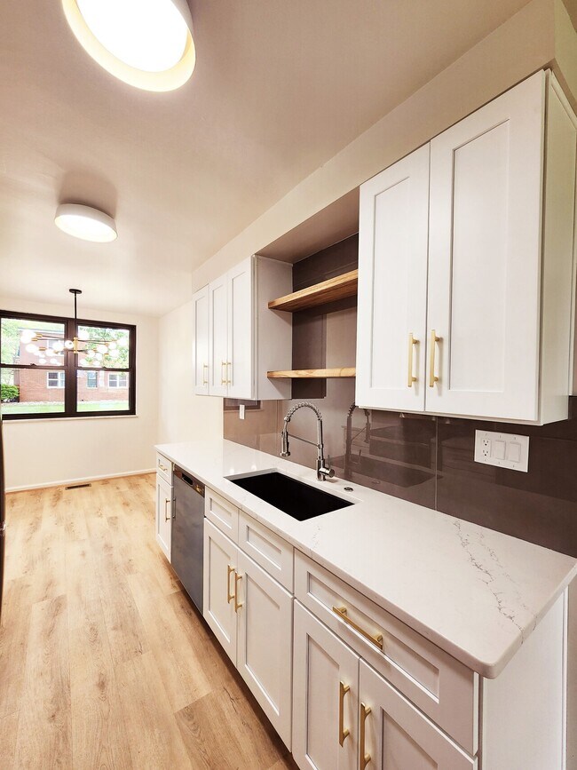 Photo - Farragut Flats #218