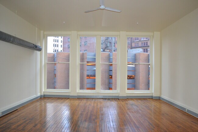 Floor to ceiling windows - 905 Liberty Ave Unit 3B