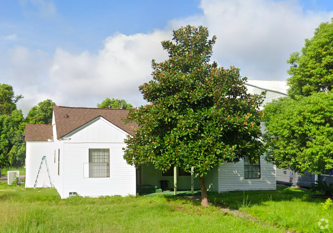 Building Photo - Newly renovated 3 bedroom, 2 bathroom Rental