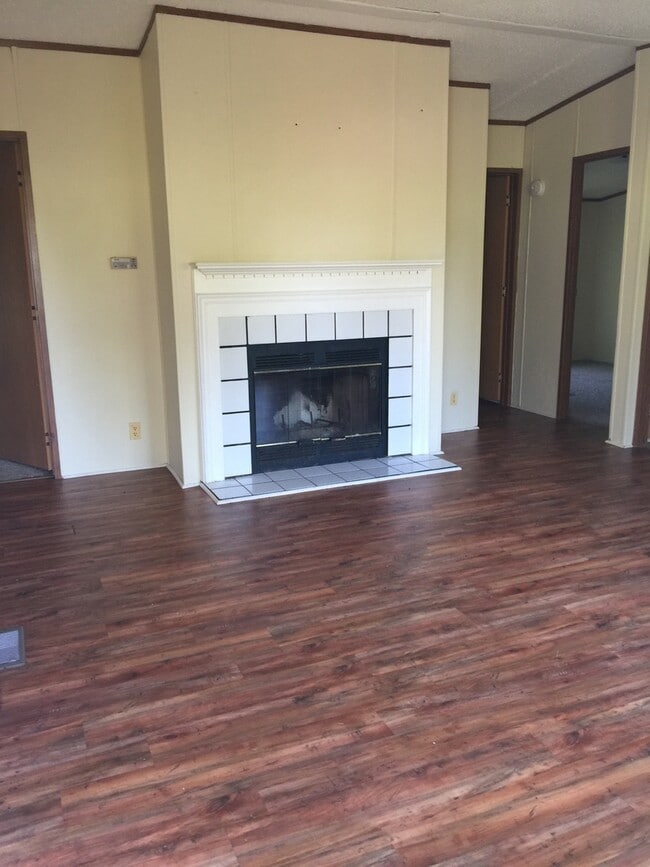 Photo - 3 Bedroom and 2 Bathroom Mobile home in the Tanglewood area